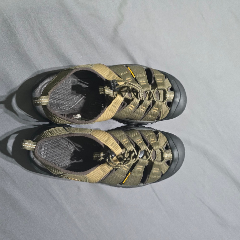KEEN Newport H2 Sandals Mens Size 9 Olive Green Waterproof Hiking Trail Shoes